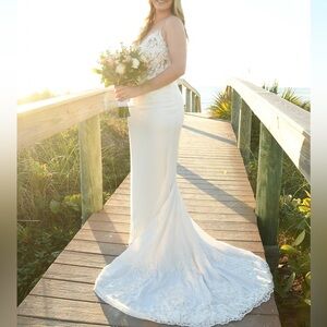 Elegant White Lace Wedding Dress